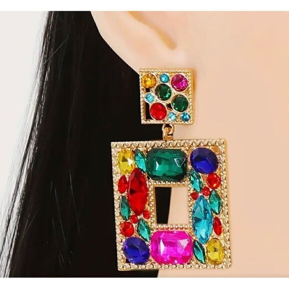 💕 Betsey Johnson stunning square dangle multicolored crystal earrings 💕 - Picture 5 of 5